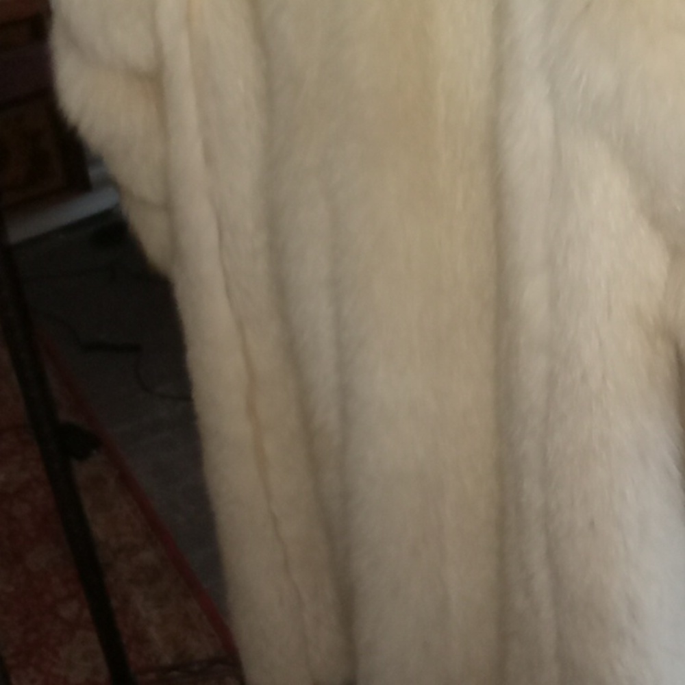 Large artic fox jacket - Picture 7 of 7